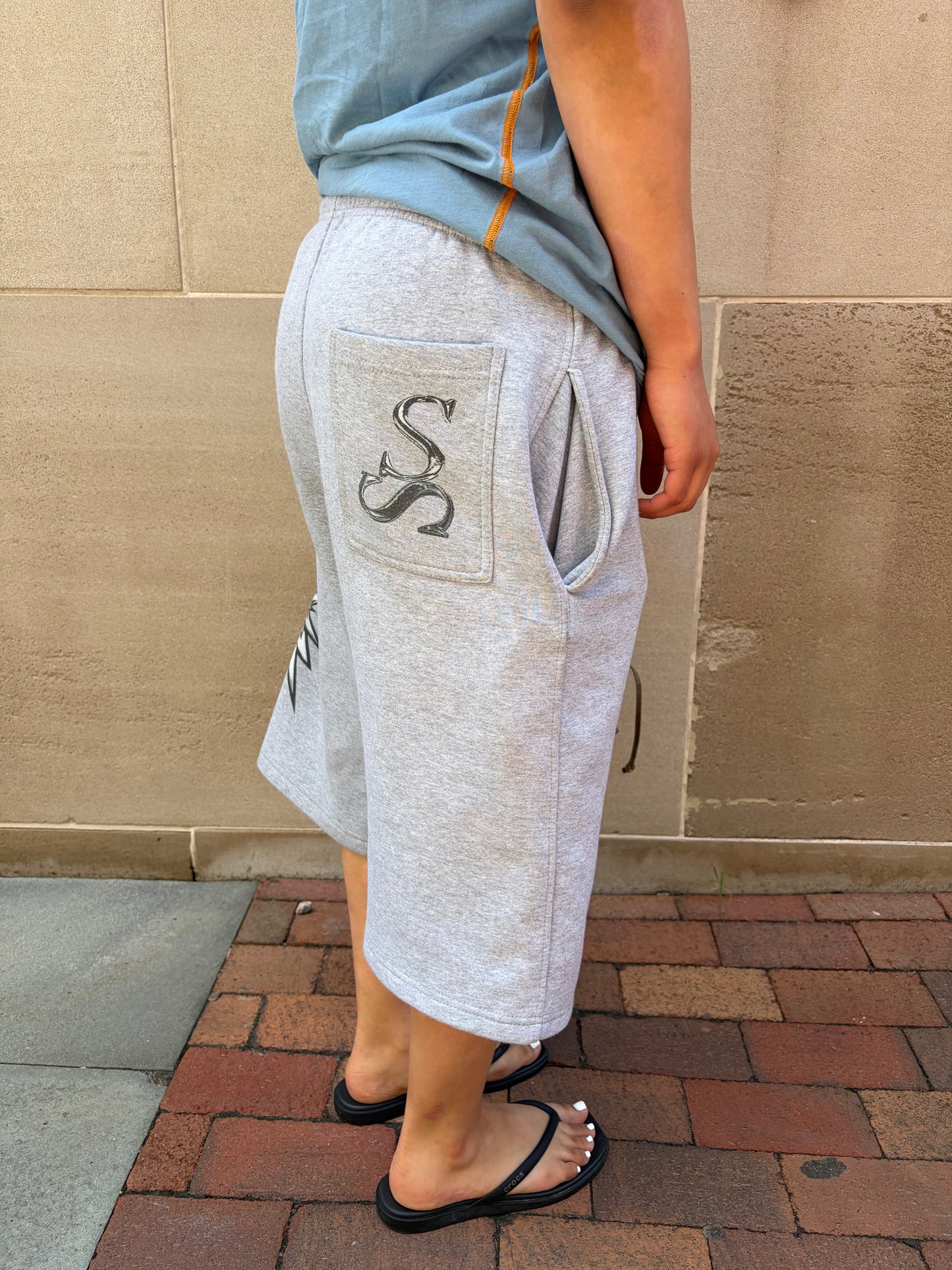 Graffiti 3/4' Shorts
